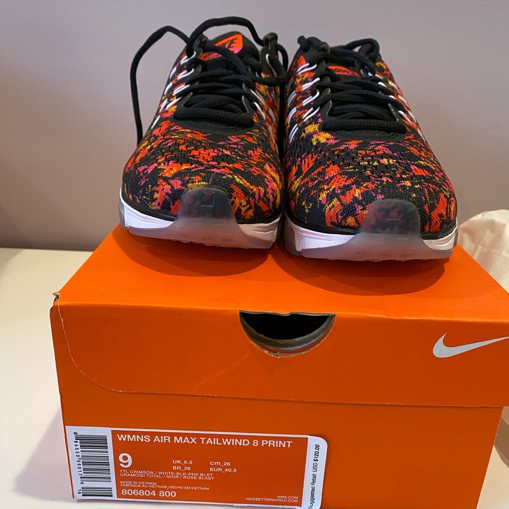 Nike Tailwind 8